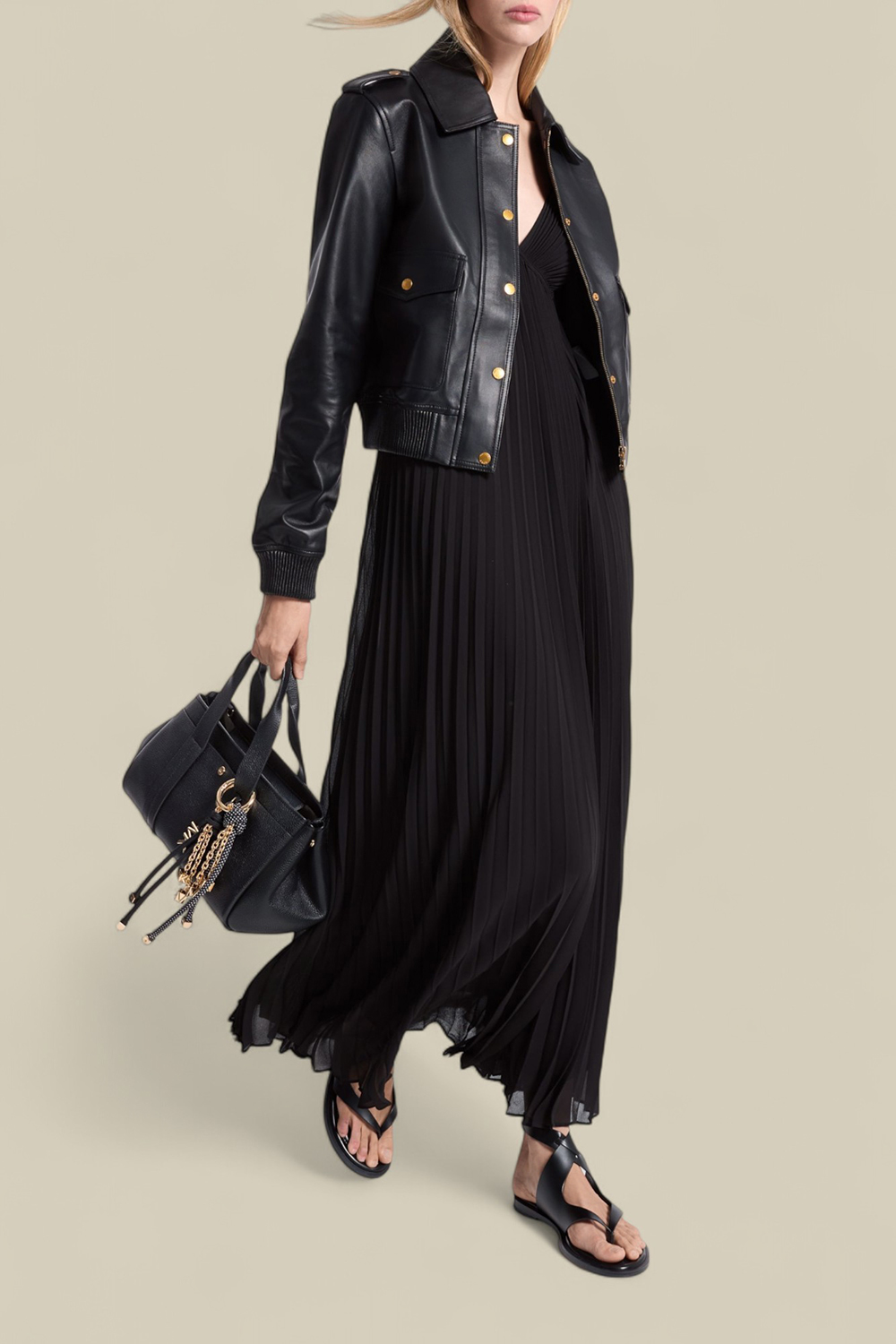 תמונת כל הלוק של ז'קט עור